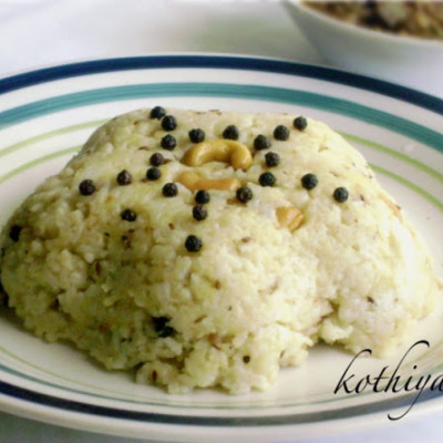 Ven Pongal with Eggplant/ Brinjal Gotsu/ Spiced up Rice & Lentil and Eggplant Tomato Gravy