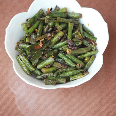 Achinga Payar (Pacha Payar) Mezhukkupuratti / Long Beans Stir Fry